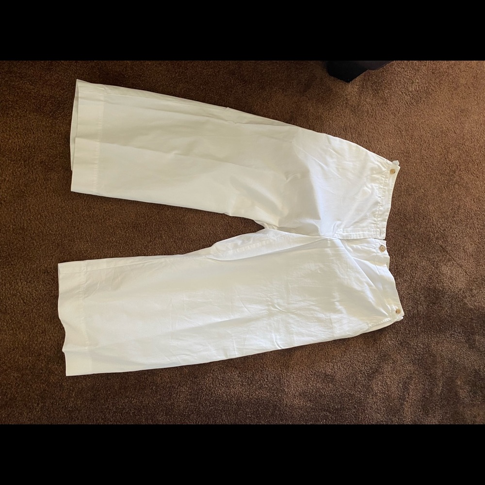 New white capris
